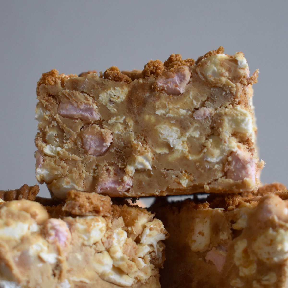 CakesByLucy's tweet photo. Throwback to that Biscoff Rocky Road 🤤 it’s been so long since I made RR, there’s so many different variations to make I might have to get experimenting for when I open back up because who doesn’t love RR 😍 https://t.co/bjJb23HQ5r