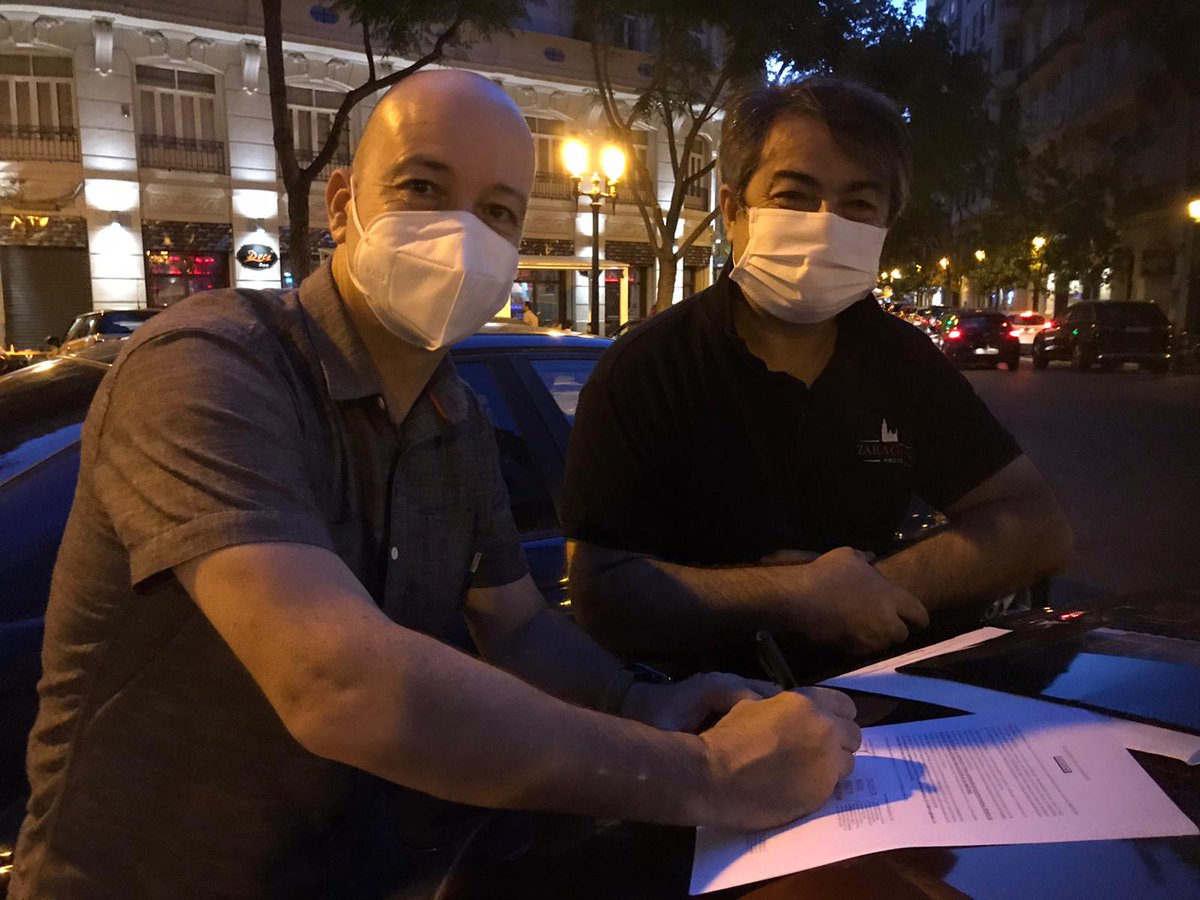 Ayer nuestro #Presidente Salvador Insa junto Delegado de #Pirotecnia Rafa Martín y Luis Brunchú de <a href="/PZaragozana/">PirotecniaZaragozana</a>, firmaron #renovación con la aclamada #Pirotecnia en este nuevo #ejercicio 20-21 para que nos hagan #vibrar como solo ellos saben hacer! 🎇🎆❤️❤️
#fallas21 #polvora