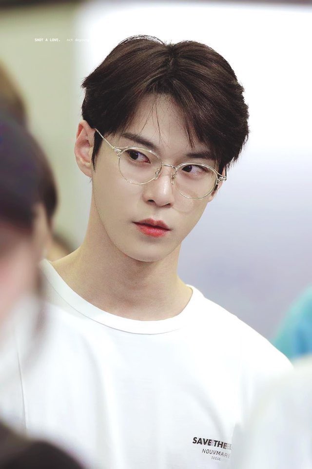 Taiyou91's tweet photo. โดยองเซ็ทแว่นกับหน้านิ่งๆ คือไม่ไหวอะ เกินต้าน ดาเมจรุนแรงมาก https://t.co/s5z4Xesudz