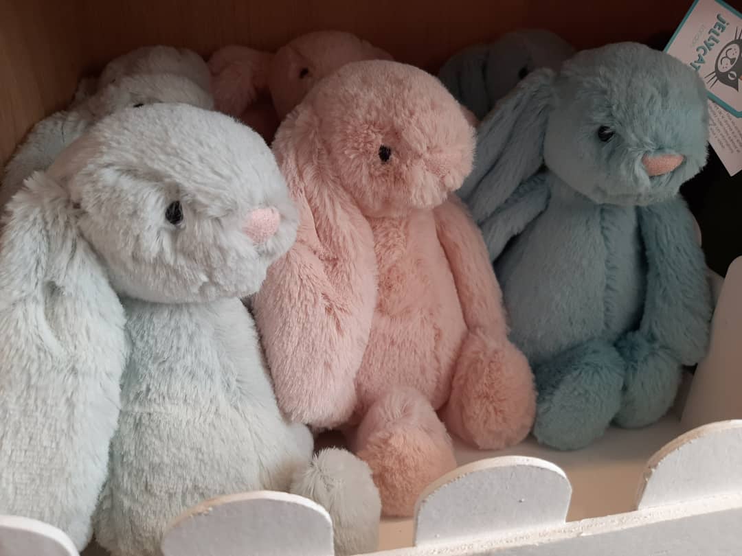 ChingfordBooks's tweet photo. Never underestimate the value of an emotional support cuddly, no matter your age 💕😊🙏🏻 #Jellycat #JosBookshop #Chingford #London #E4 #EmotionalSupport #CuddlyToy #TryingTimes #LBWF #Toys #BuyLocal #SupportLocal #WhereYouShopMatters #VirtualBrowsing #BookshopTakeaways https://t.co/taWorQXO91