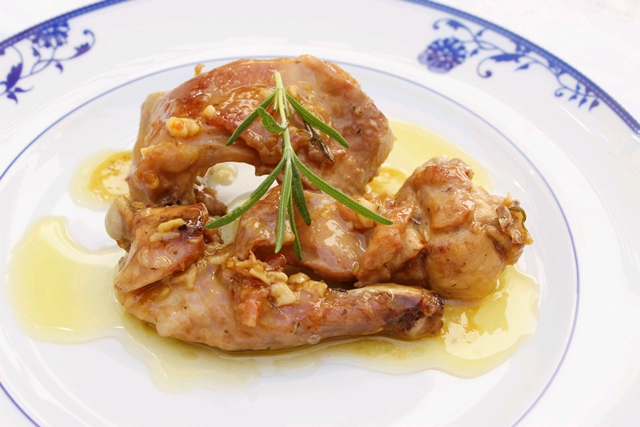 #Dentrococina
Conejo en salsa de romero 
Facilísimo !!!
👩‍🍳 buff.ly/30cUG35
 by @thermo2 , gracias por tu recetilla😉🏅
#Recetas