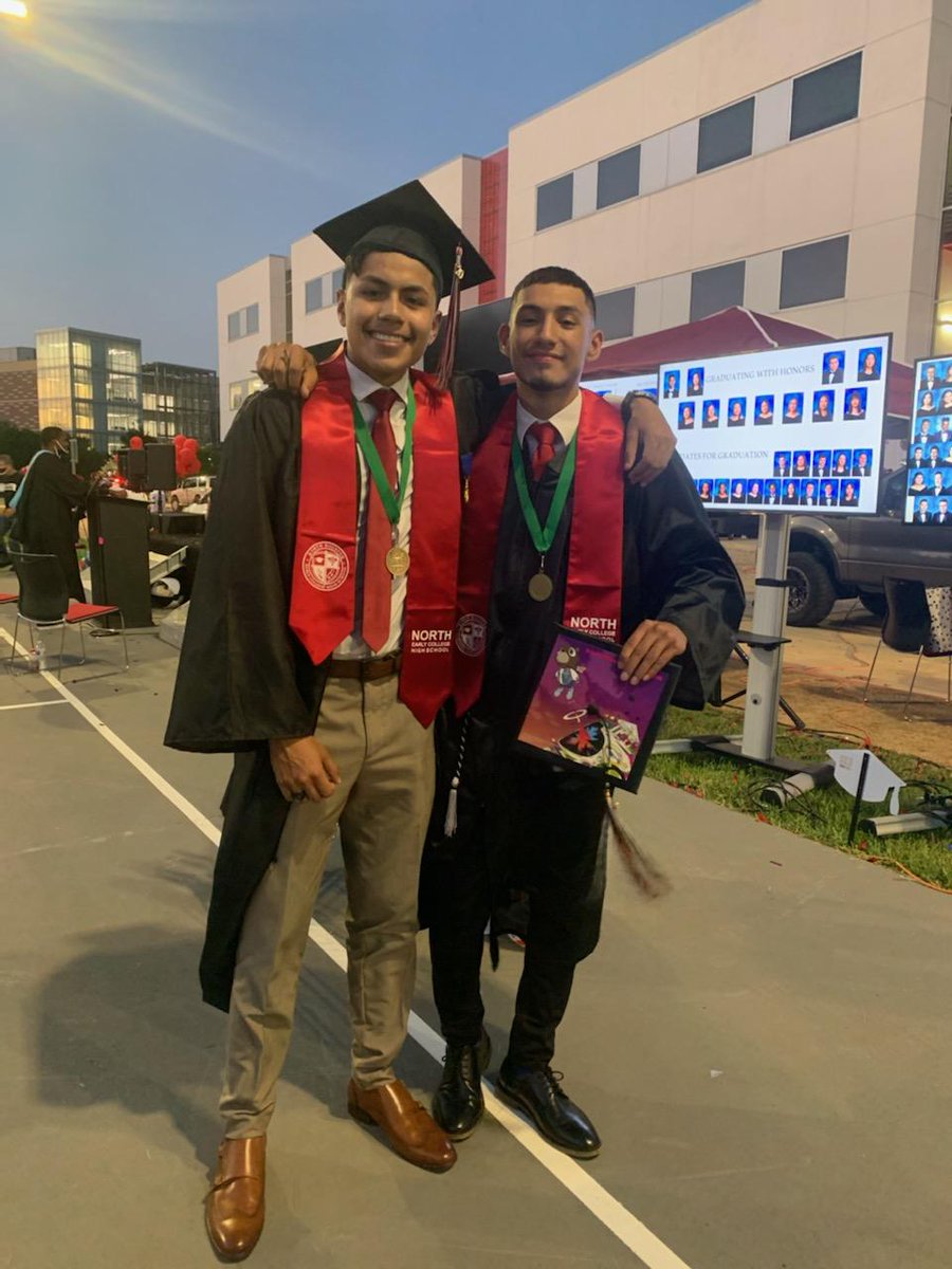 acompean10's tweet image. We made 🙏🏼 #Classof2020