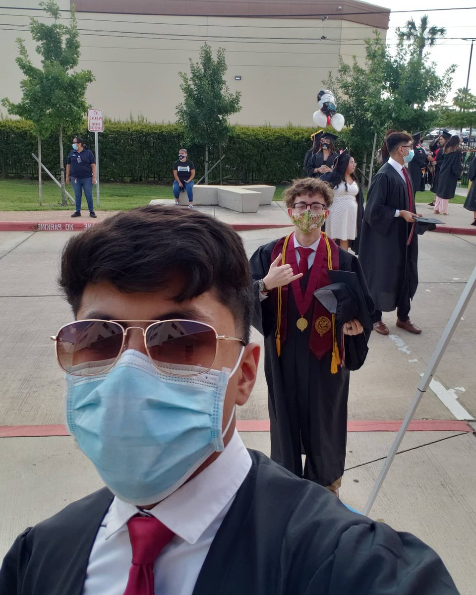 acompean10's tweet image. We made 🙏🏼 #Classof2020