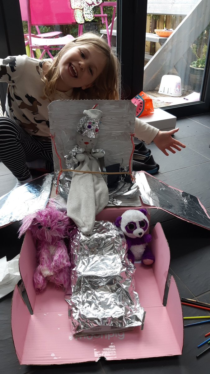AndyNic01's tweet photo. @noelfielding11 King of kindness. #noelsartclub https://t.co/qlDUwm9PqO
