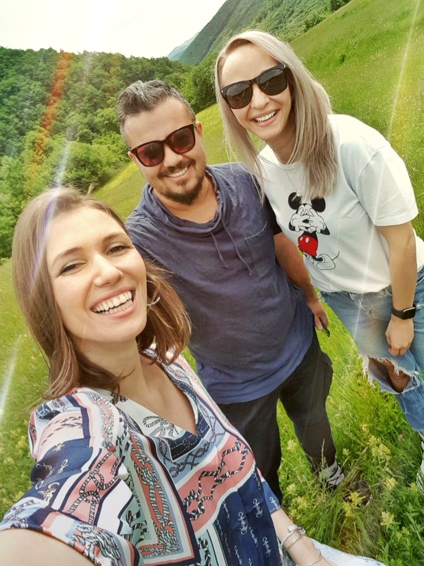 MitichiPreda's tweet photo. Beautiful day with @landianayolo and @iuliasecelean #FeelFeeric #Sibiu #sibiel #marginimeasibiului https://t.co/4nhlKHtYKf
