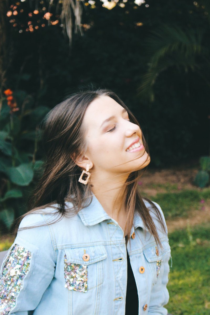 LilliaLessev's tweet photo. Hi everyone, here’s a placement by @GaloreSA about my new single #Hearless 
Thank you so much for the support #GaloreSA I really appreciate it so much! 
https://t.co/RWpSIAeSeG

@StarburstPromo
.
#lillialessev #talent #radio #singersongwriter  #inspirational  #singer #songwriter https://t.co/t4BsZBVjgV