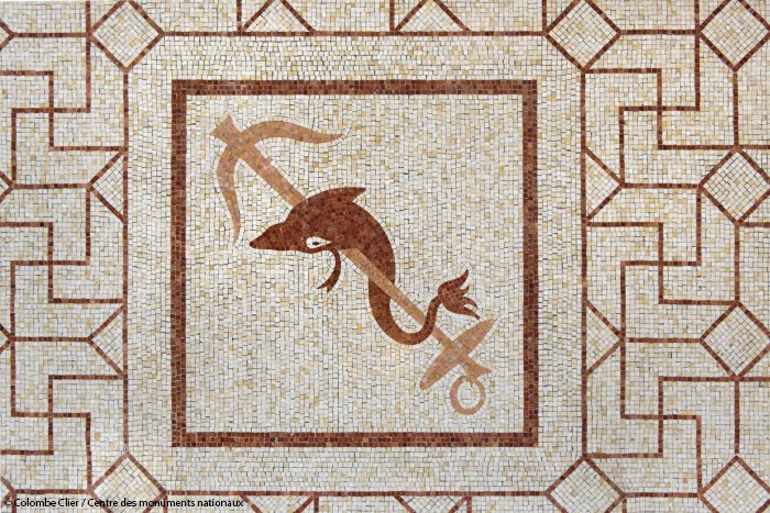 leCMN's tweet photo. Connaissez-vous la #VillaKerylos, sublime maison posée sur la Méditerranée ? 
Venez la visiter et rencontrer certains de ses hôtes très accueillant 😲
https://t.co/tvPpAYIe1d
[Ouverture]
#UnJourUnThread https://t.co/w2U9vTOSkd