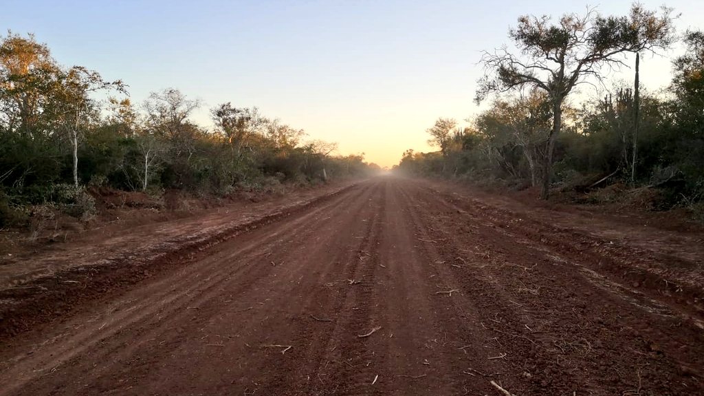 mopcparaguay's tweet photo. 🚨 ¡Atención #AltoParaguay! 

Está en marcha la rehabilitación de 2⃣6⃣9⃣ km de caminos en el 17° departamento, donde, con numerosas maquinarias y personal iniciamos las labores de limpieza lateral y restauración del terraplén. https://t.co/udHhAMw7nu