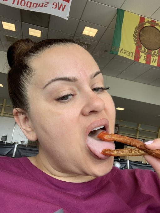 I loves fries so much https://t.co/GeLDTjXd8b<a href="/tag/mvsales"class="tags"><span>#mvsales</span></a>