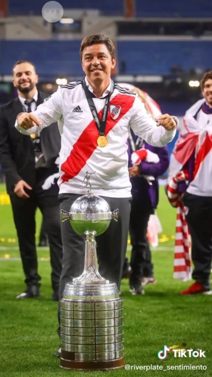 RPLATE_LDULCE's tweet photo. 6 años de gloria y marcando un camino de trabajo profesional en inferiores y plantel de Primera. Ojalá te quedes eternamente Muñeco a vivir en River! https://t.co/uR5myvANzN