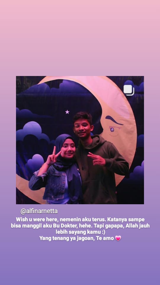 Katanya cinta yg paling berat itu waktu banyak perbedaan? Apalagi beda alam? :)
Kmren malem kamu msih chat aku. Malem ini? Gakuat, maaf aku dah kangen kamu :)