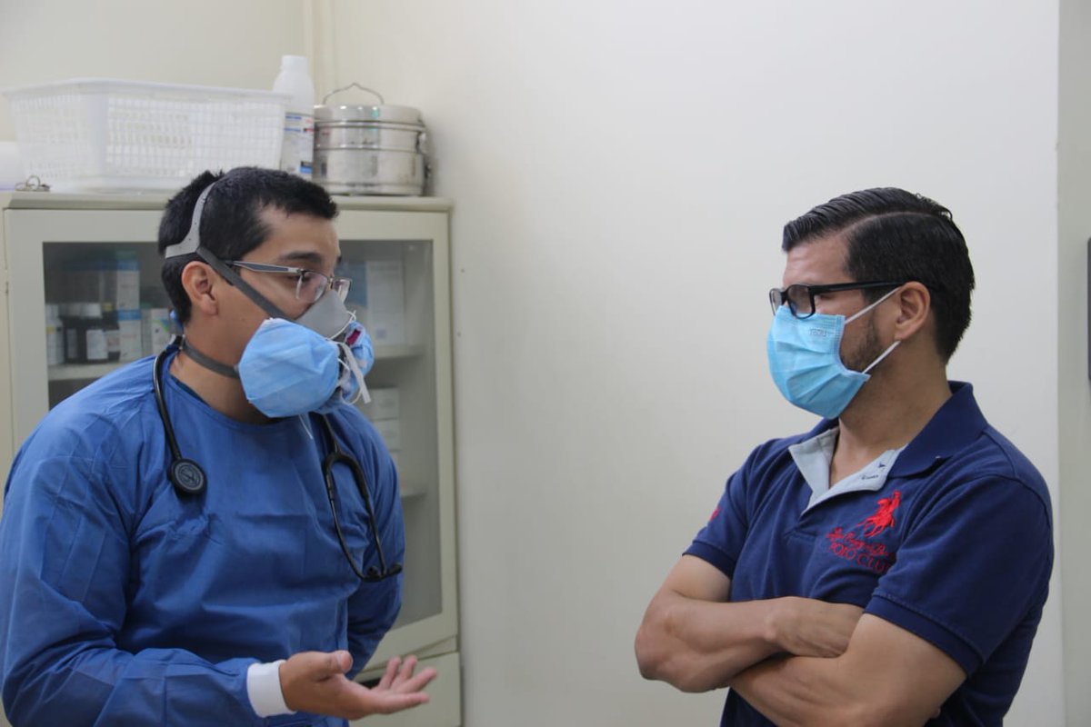 Salud_Guayas's tweet photo. #ActivadosPorLaSalud | Para asegurar el acceso de los servicios de salud en la parroquia #Posorja @MD_FranciscoPG , Coordinador @Salud_CZ8 recorre el Centro de Salud Materno Infantil, verificando el flujo de atención a los pacientes. https://t.co/eW2XRICriz