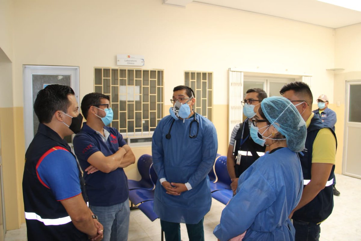 Salud_Guayas's tweet photo. #ActivadosPorLaSalud | Para asegurar el acceso de los servicios de salud en la parroquia #Posorja @MD_FranciscoPG , Coordinador @Salud_CZ8 recorre el Centro de Salud Materno Infantil, verificando el flujo de atención a los pacientes. https://t.co/eW2XRICriz