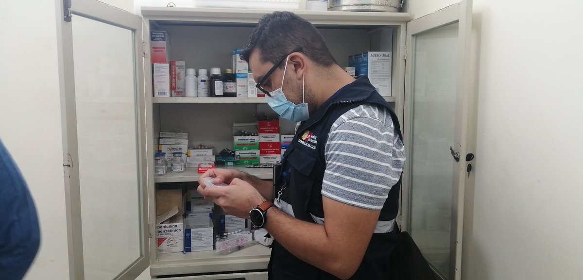 Salud_Guayas's tweet photo. #ActivadosPorLaSalud | Para asegurar el acceso de los servicios de salud en la parroquia #Posorja @MD_FranciscoPG , Coordinador @Salud_CZ8 recorre el Centro de Salud Materno Infantil, verificando el flujo de atención a los pacientes. https://t.co/eW2XRICriz