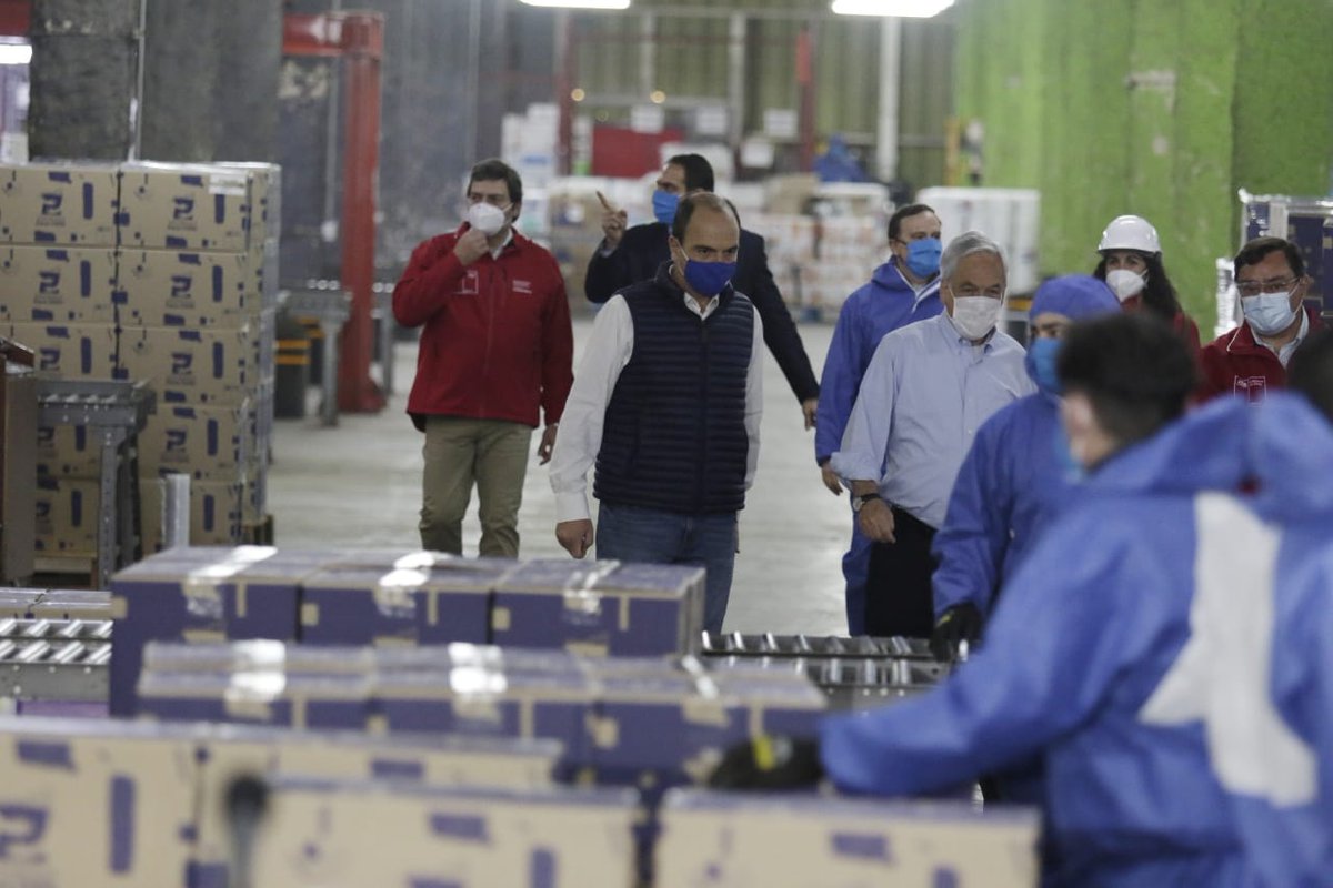 cmonckeberg's tweet image. El Presidente @sebastianpinera nos pidió sentido de urgencia para que la Red de Protección Social pueda alcanzar de diferentes maneras a millones de chilenos.
Hemos entregado más de 517 mil cajas de #AlimentosParaChile en la Región Metropolitana y seguimos avanzando.