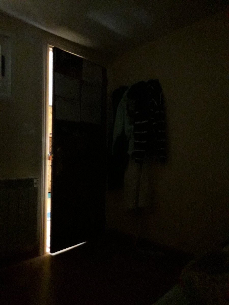 nuriahues's tweet photo. Como odio que me dejen la puerta tal que asi. Si cuando vienes está perfectamente cerrada, pues dejala igual cuando te vayas https://t.co/WFBLqB8rfW