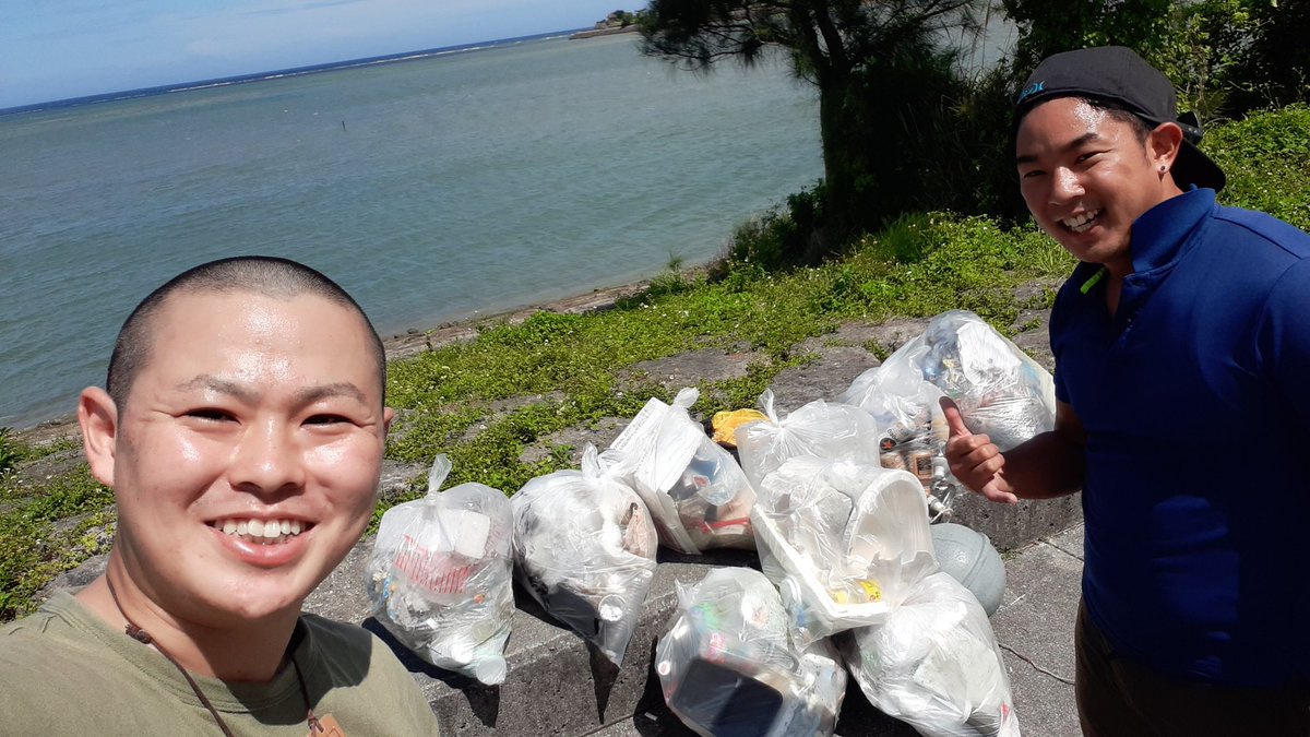 gomishushuyukou's tweet photo. 誰かと繋がるごみ拾い
誰かに届けるこの想い
拾っていくこの右手で
掴んでいくこの拳で
綺麗にするぜこ���海を
守っていくぜどこまでも
#沖縄
#ごみ拾い
#ラップというより詩 https://t.co/ibqYOxxbVN