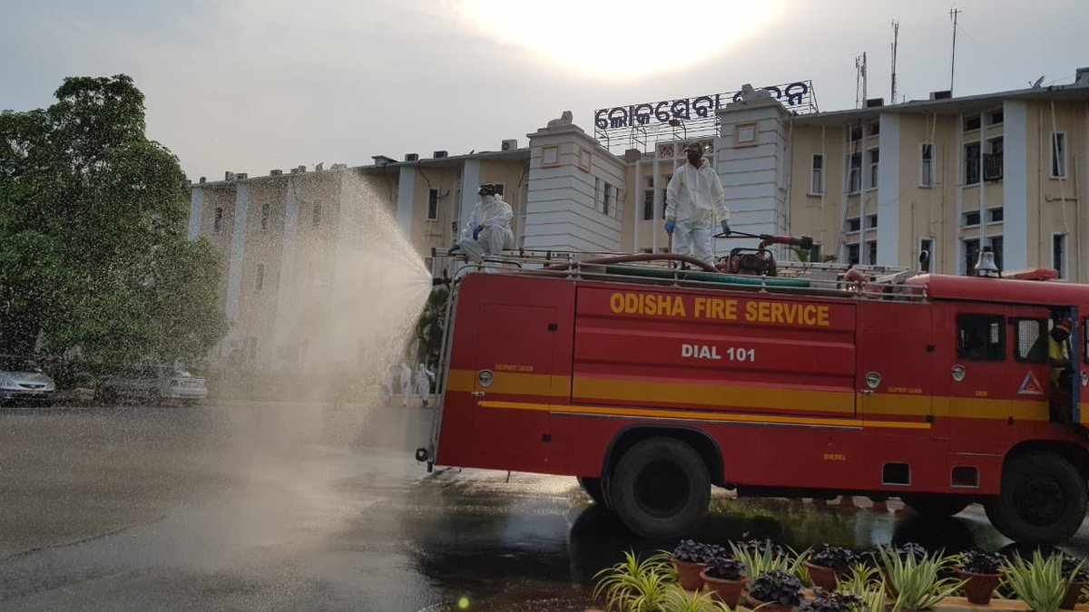 DGFS_HGs_CD's tweet photo. Our men not only fight fire and disaster, they continue the fight  against #COVID19 by making the workplaces and #qurantinecentres safer. @homeodisha @SRC_Odisha @HFWOdisha @SecyChief @CMO_Odisha https://t.co/zu87V5Fgjw