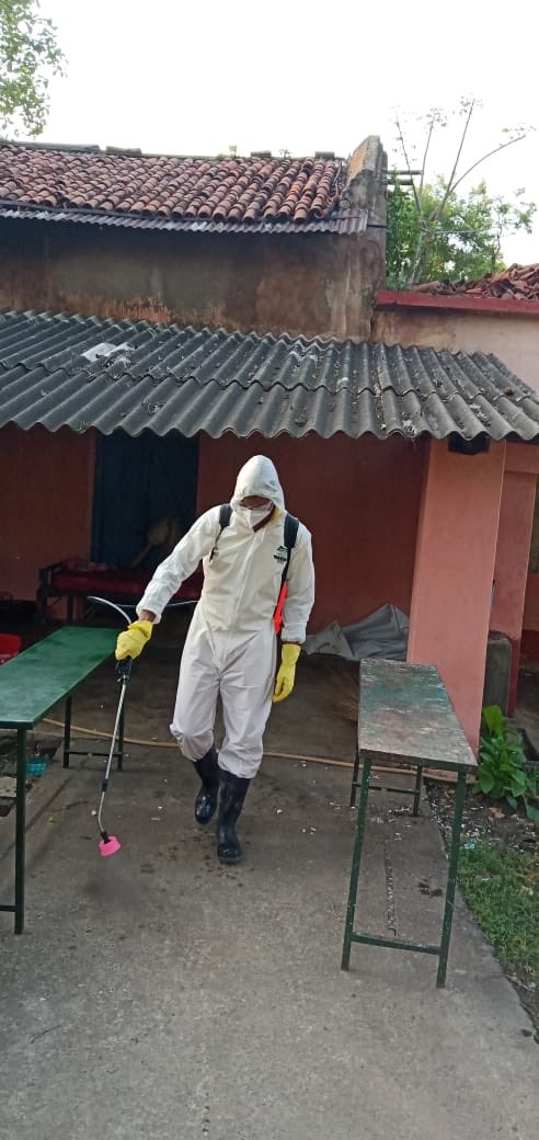 DGFS_HGs_CD's tweet photo. Our men not only fight fire and disaster, they continue the fight  against #COVID19 by making the workplaces and #qurantinecentres safer. @homeodisha @SRC_Odisha @HFWOdisha @SecyChief @CMO_Odisha https://t.co/zu87V5Fgjw