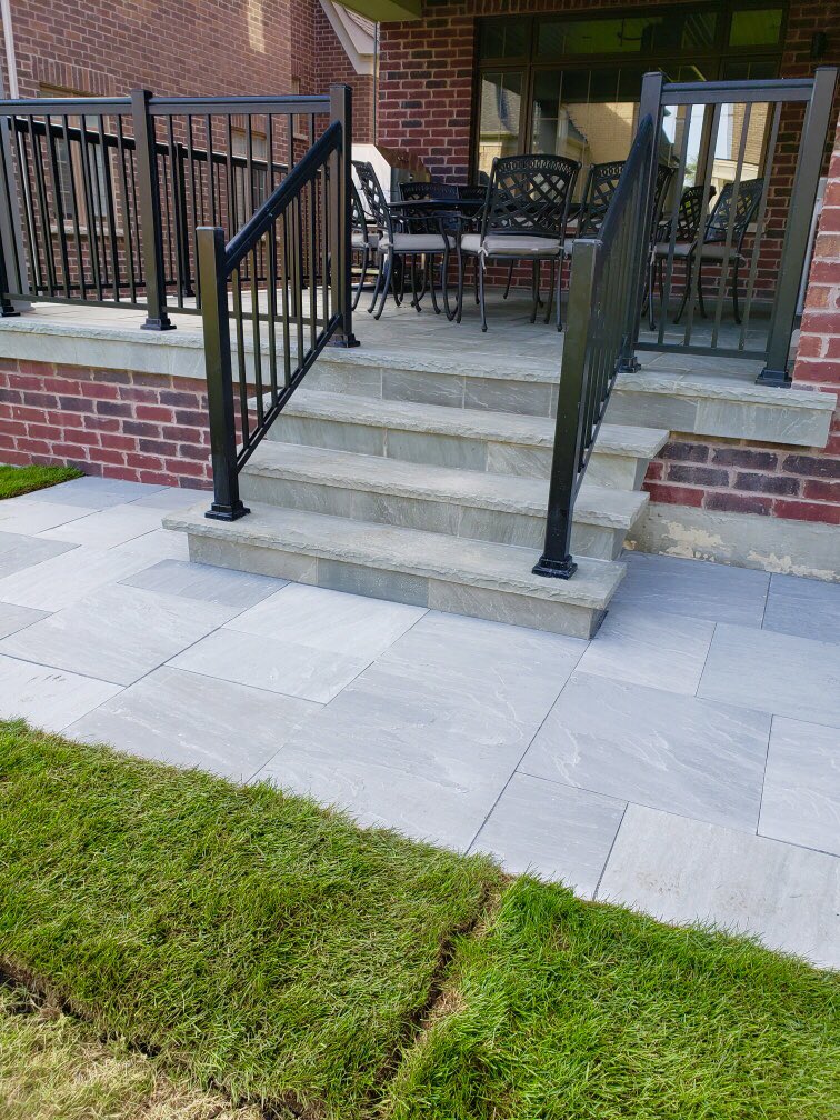 BluemaxLandscap's tweet image. Happy customer!😊 Flagstone Porch  &amp;amp; Steps completed #homeimprovement #Vaughan #backyardproject #Steps #flagstone #summerisalmosthere