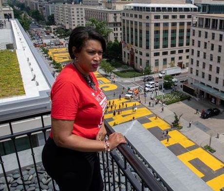 nycjim's tweet photo. With tons of yellow paint, DC Mayor Muriel Bowser transforms street near the White House into a Black Lives Matter tribute...and a message to @realDonaldTrump. https://t.co/IfQGSrvmhr https://t.co/E2kmuTbdRv