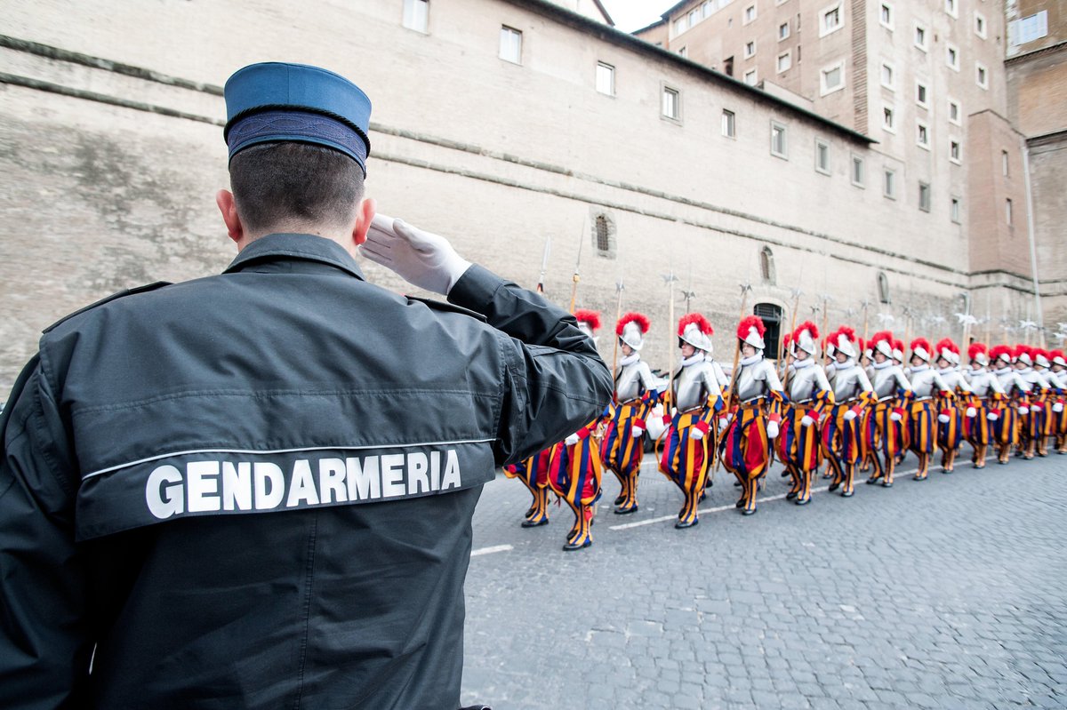Adnkronos's tweet photo. #Vaticano, estorsione a Segreteria di Stato: indagati anche #Crasso, #Tirabassi e mons. #Carlino https://t.co/AaxNrx0Z38 https://t.co/JJdlsOum9g