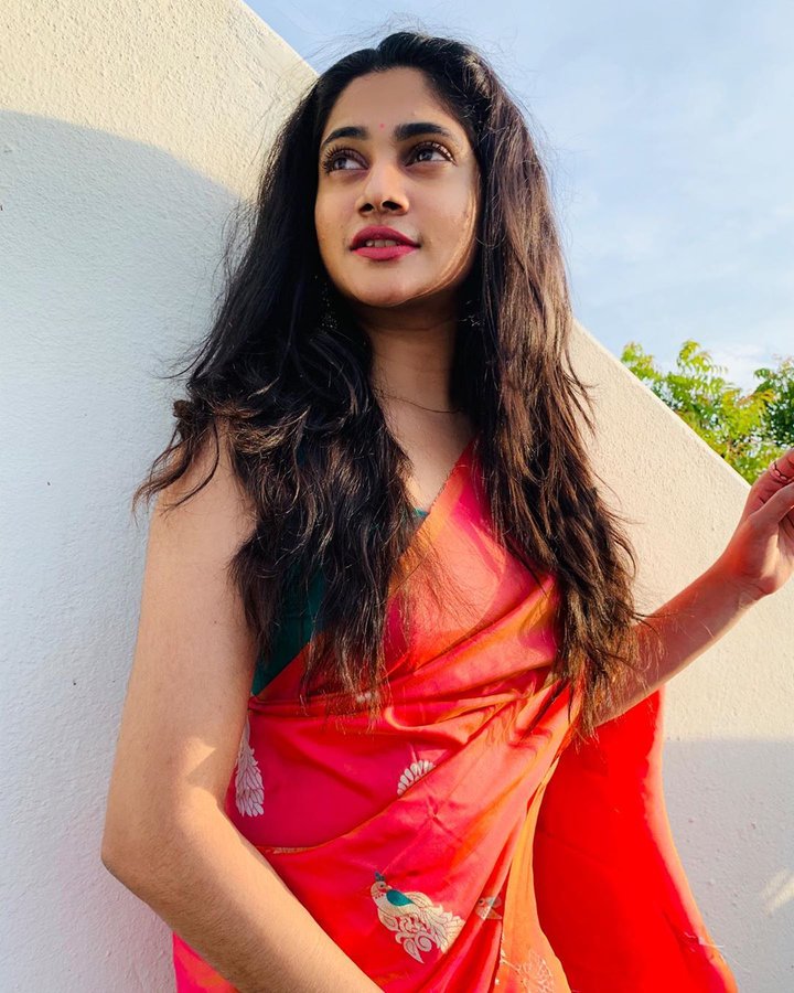 KollywoodStreet's tweet photo. Traditional Beauty Xclusive Pic's Of 💙 #Losliya ❤️

#LosliyaMariyanesan #FriendshipFirstLook #KollywoodStreet #FriendshipMotionPoster #Friendship #Losliya 🦋 https://t.co/YQrzUoh1ZN