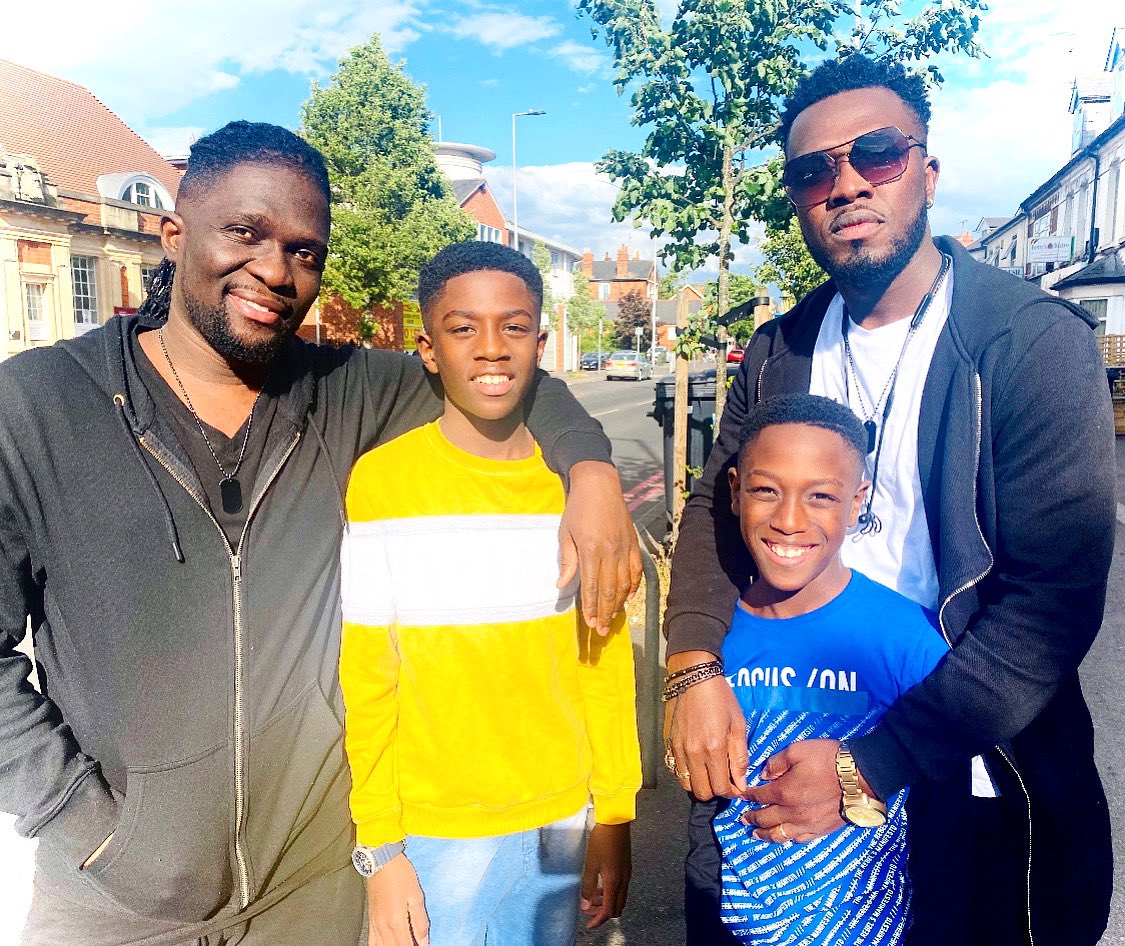 ReggieNBollie's tweet photo. Me ,my sons and their gangstarr uncle @nahna_gh 😂😂🙌🏾🙌🏾. #familyting Reggie https://t.co/oEV9zI2Qc3