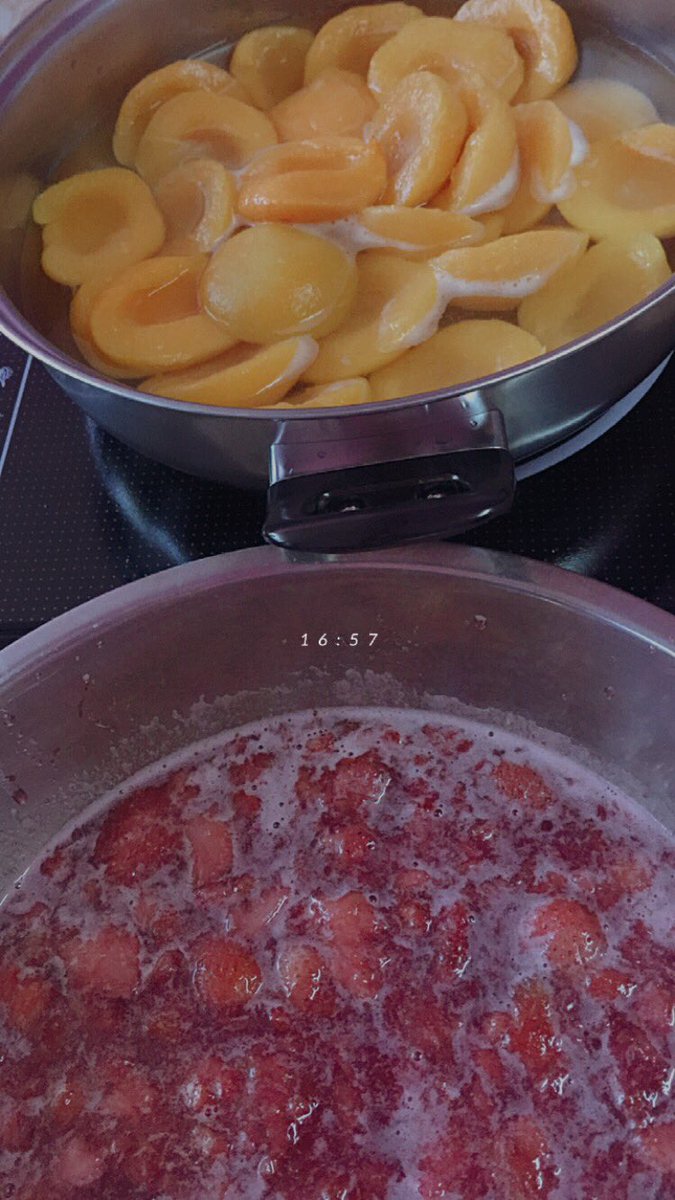 Thejajah's tweet photo. อยากดื่มนมนุ่มๆเชิญทางนี้ค่ะ 🥛🍓🍑
นมสดผลไม้
1. นมสด รสสตอเบอรี่
2. นมสด รสพีช
3. นมสด ธรรมดา

ทำไซหรับเองนะคะ ไร้สารกันบูด มีเนื้อให้เคี้ยวเพลินๆด้วย  ยิ่งแช่ตู้เย็น จะกลมกล่อม เรายังคงเน้นความหวานหอมนุ่มนะคะ  ✨💘

ราคาขวดละ 25.- บาทค่ะ 

🌙✨ ส่งในกรุงเทพ ปทุมธานี นนทบุรีค่ะ https://t.co/Y7MygnWIb3