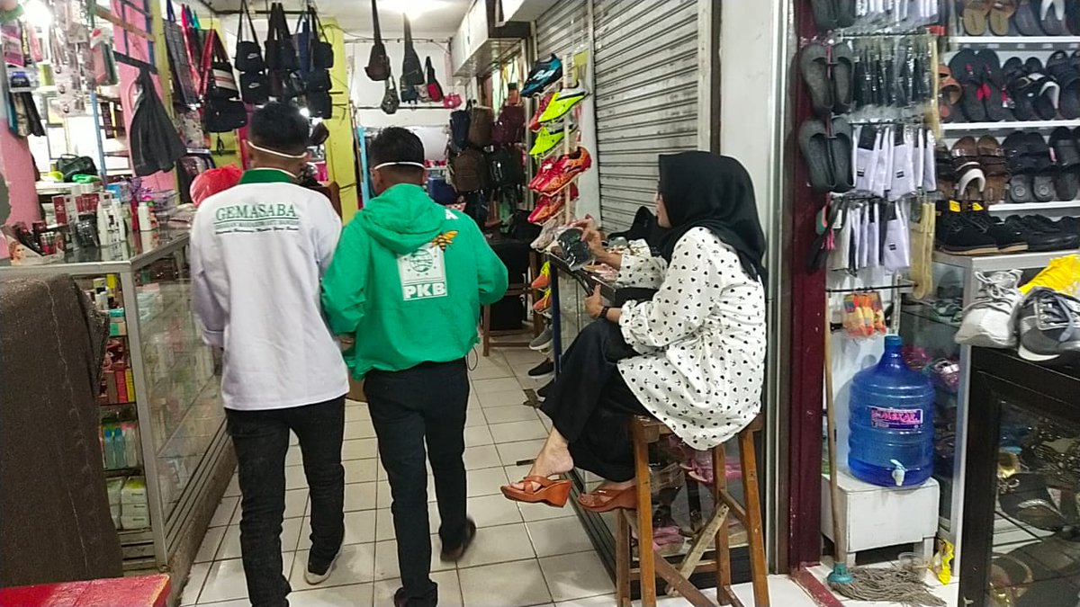 DpcPKB_Pinrang's tweet photo. Gerakan 1Juta Masker 
#GusAmi 
#Aksi_Melayani_Indonesia
#DpcPkbPinrang @cakimiNOW @DPP_PKB @azhar_arsyad @IsmailMangngaga https://t.co/jMNdLyn0XD