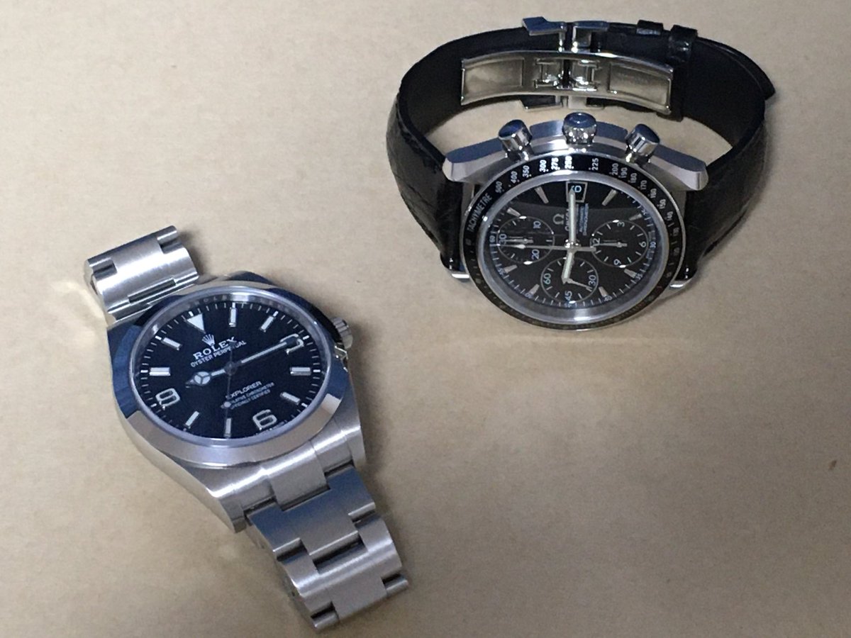 タンタ 2本だとこれかな 時計2本コレクション エクワン オンオフ考えず使える優秀な子です 子供 と2人で買いに行った思い出の時計です オメガスピマスデイト 初機械式でした 今は革ベルトにして使い分けてます