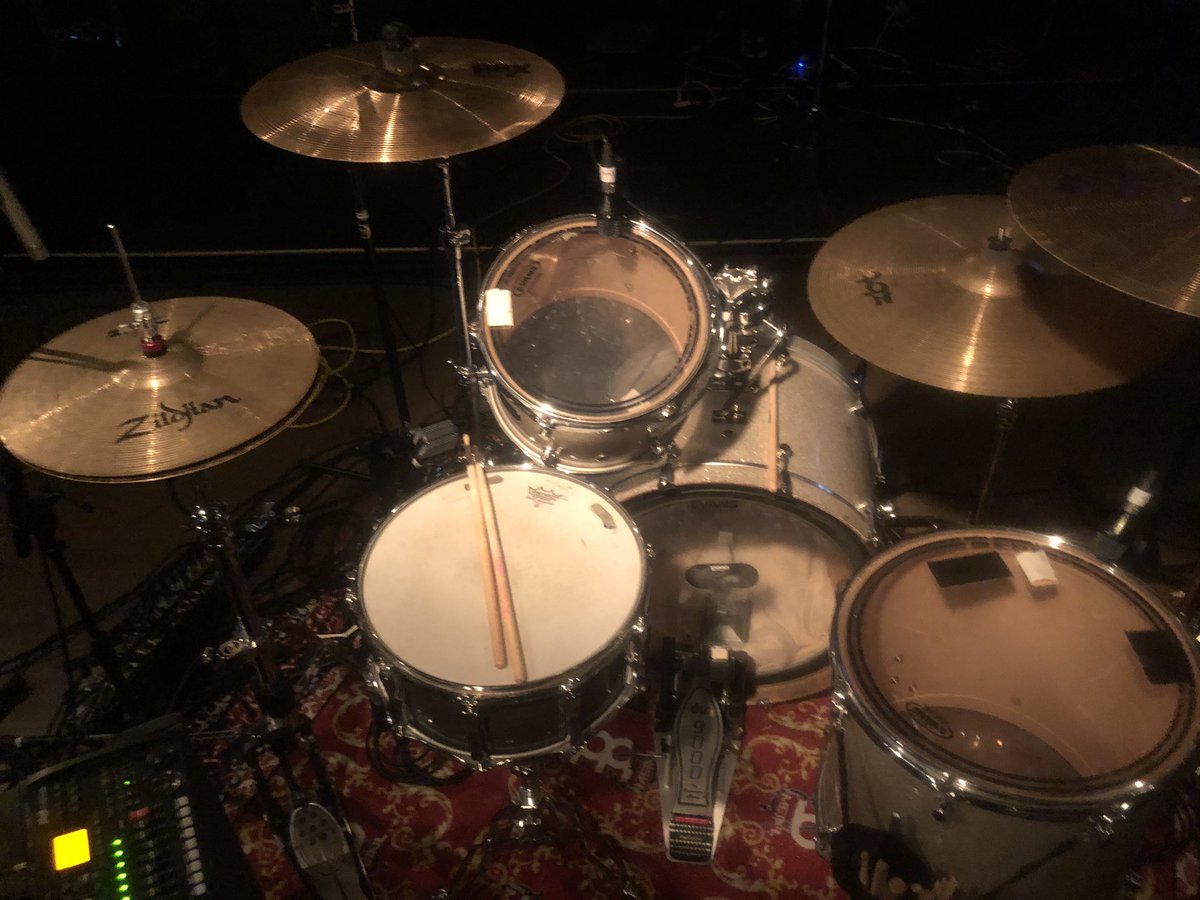 生配信ライブ見てくれてありがとう！レイドバックしたドラムを堪能していただけたかな？（笑）