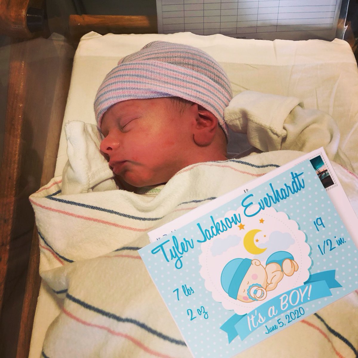 IT’S A BOY!
Station 89 would like to congratulate Lieutenant Chris Everhardt and his wife Jennifer on the birth of their son Tyler Jackson Everhardt born yesterday at 8:24am weighing 7lbs 2oz and 19 1/2” long!