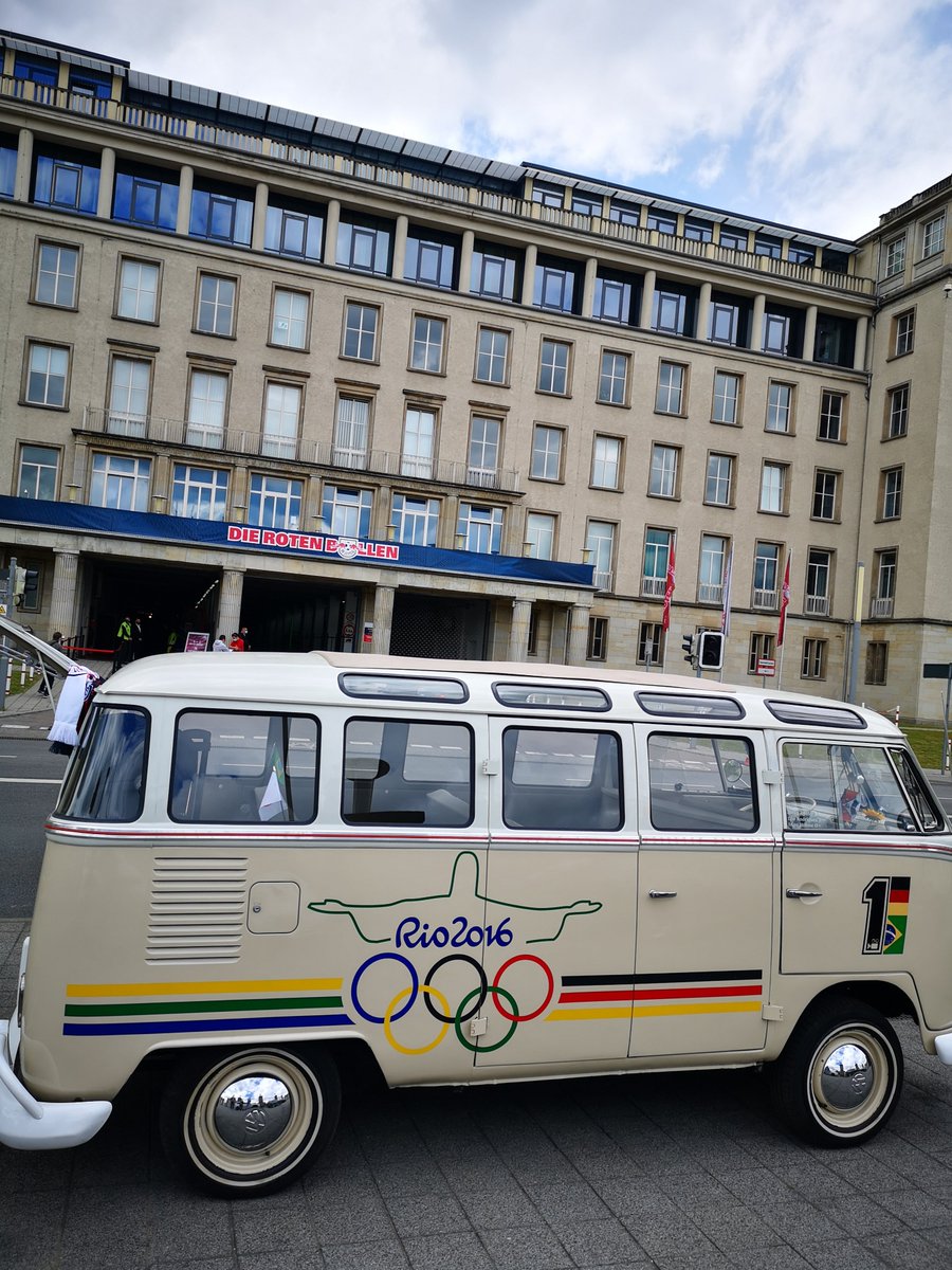 Mit dem Olympiabus aus Rio bis vors Stadion von @DieRotenBullen zum Spiel gegen den @SCPaderborn07. Für die Etappe nach <a href="/Tokio2020/">Tokio2020</a> ist ja genug Zeit.