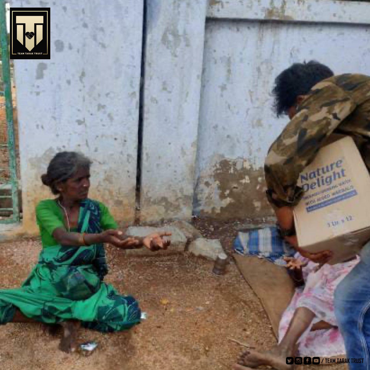 @MeerraChopra @manishm @TwitterIndia @hydcitypolice @AnilDeshmukhNCP @NCWIndia @CMOMaharashtra Day 57 Of Donate A Meal Campaign Our team members donated meals at 2nd location to  Needy people at Raichur , Karnataka . 

@tarak9999 ❤️
#TeamTarakTrust 
#DonateAMealwithTeamTarakTrust