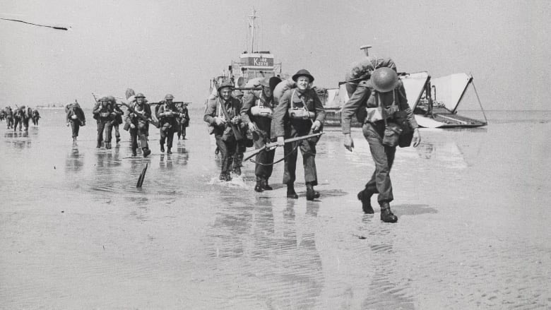klpsmedia's tweet photo. June 6, 1944.  Over 14,000 Canadians stormed the beaches of Nazi occupied France. Remembering their bravery and sacrifice is crucial now, as we each face our own daily battles. We have difficult times ahead. Stay strong. We’ll get through this. https://t.co/1kucv1PnwS