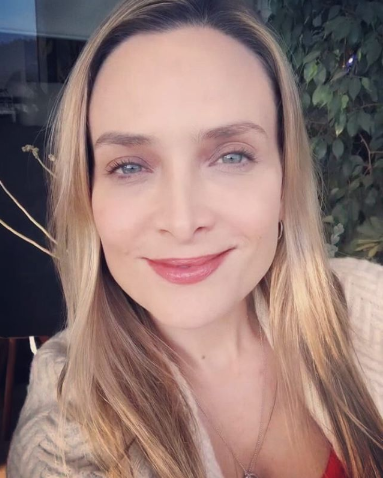 comunidadnicole's tweet photo. Nicoleros los invitamos a participar de la rifa solidaria por @esperanza_delaluz (siguela en instagram) grandes premios musicales de nuestra Reina @nicolemusica &amp; su Rey @sergiolagos $3mil el número +info con
https://t.co/7jEm6gASFe
¡Un gran sábado para todos, todas y todes! https://t.co/mjnZLzQrO1