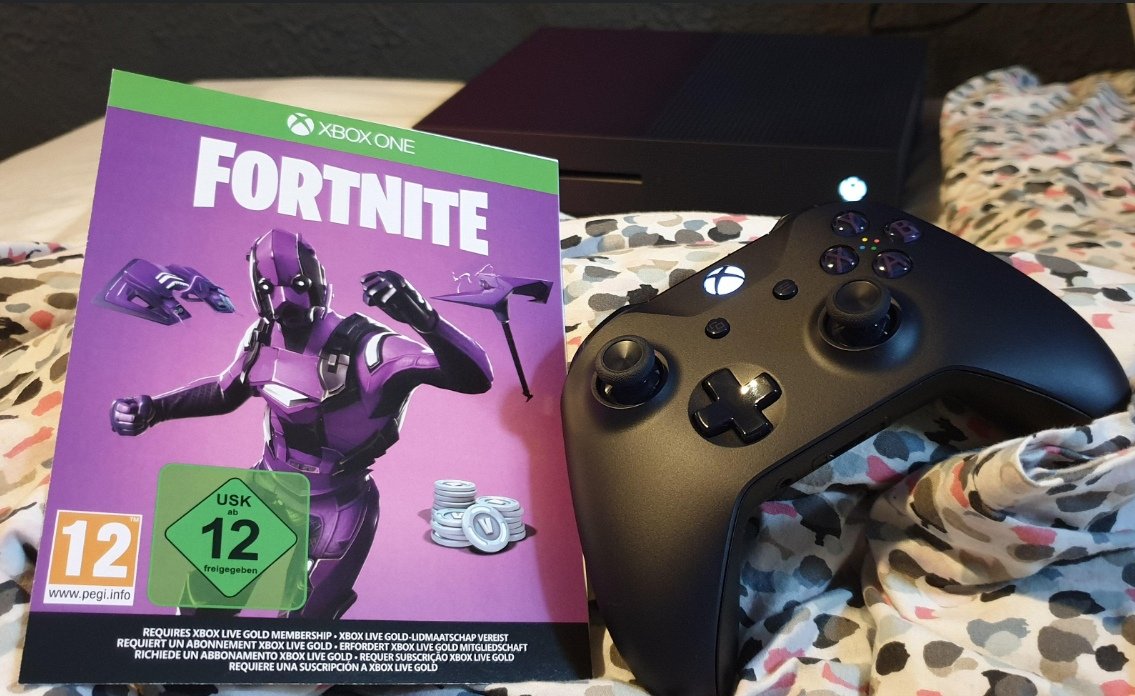 Fliend3's tweet photo. I will give the code Dark Vertex or Rogue Spider Knight or Neo Versa Bundle (big) to someone who will give. vbucks gift card or give me something and item shop. 
#fortnite #freecode #honorguard #fortnitebundle #codefortnie #giveaway https://t.co/Ku6vsGSc7Q