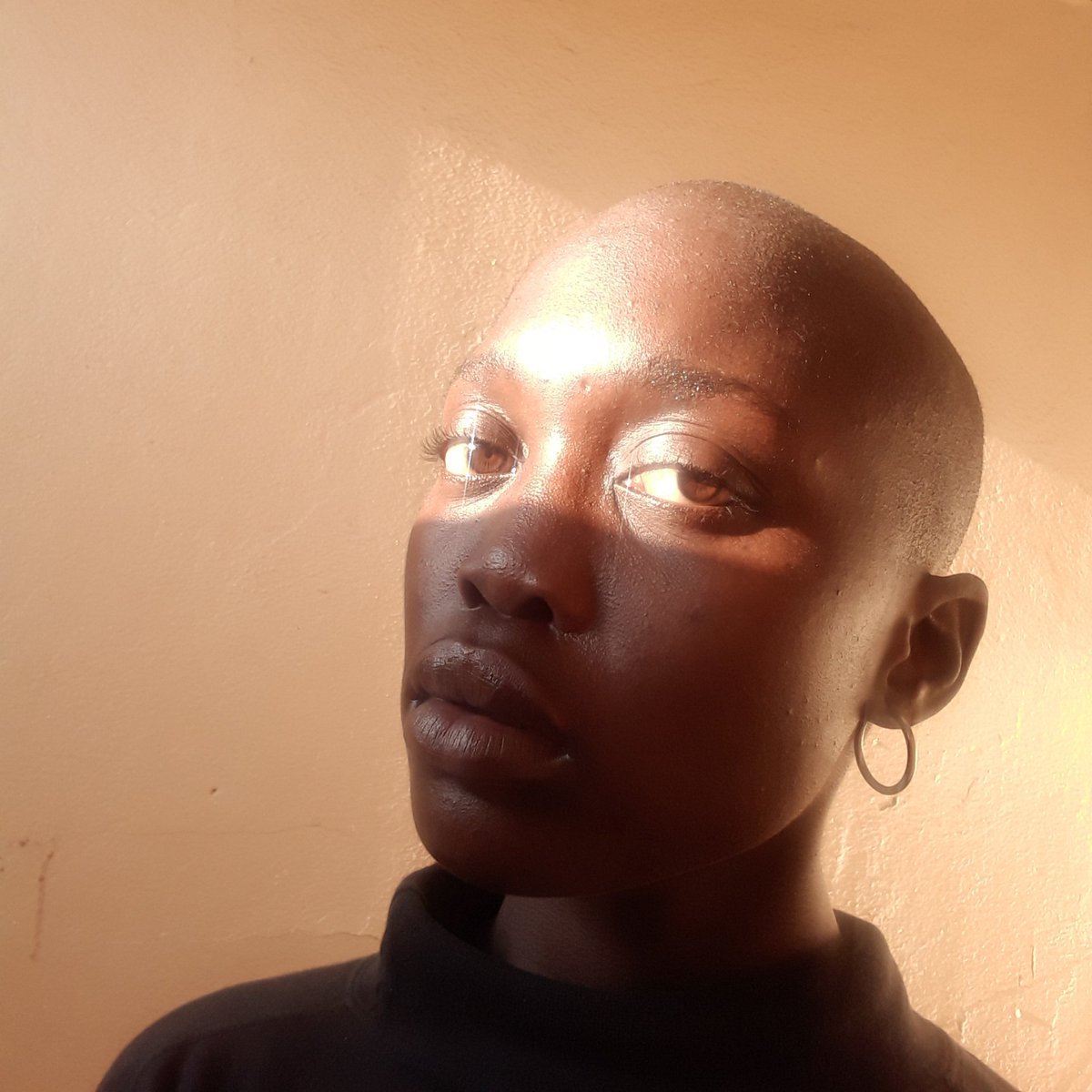 uzinhle_mthembu's tweet photo. These portraits were shot at my granparents outside toilet at Mdeni extension .
06.June.2020
15:21
Aperture : F2,2 | focal length : 1,95 mm
Flash : No flash | White balance : Auto
ISO : 40 | exposure time : 1/116s

I took it on my @SamsungMobileSA A2 core .

#NaturalBeauty https://t.co/MEcn20sK9h