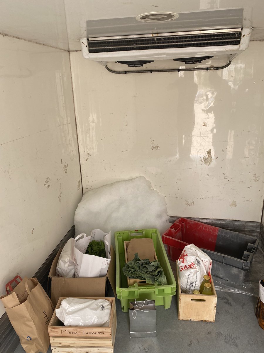yobanteYES's tweet photo. YOBANTE EXPRESS va bientôt lancer la #YES2F, une chaîne de froid qui va dans un premier temps desservir Thies et Mbour avant de s’étendre dans les autres régions du Sénégal. Vous pourrez désormais livrer en toute sécurité des fruits et des légumes frais partout au Sénégal 🤎💛 https://t.co/1MiKIiQulK
