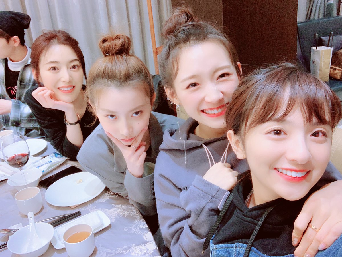 xichaguan's tweet photo. 99 boys and girls! πβ€οΈπΈπ₯°
#ZhaoYiQin #FanZhiXin #SuZeLin
#LiJiaQi #HeMeiXuan #PuTao #ChengMuXuan
#99PointsGirlfriend #MyGirl https://t.co/exJ8SWHryG