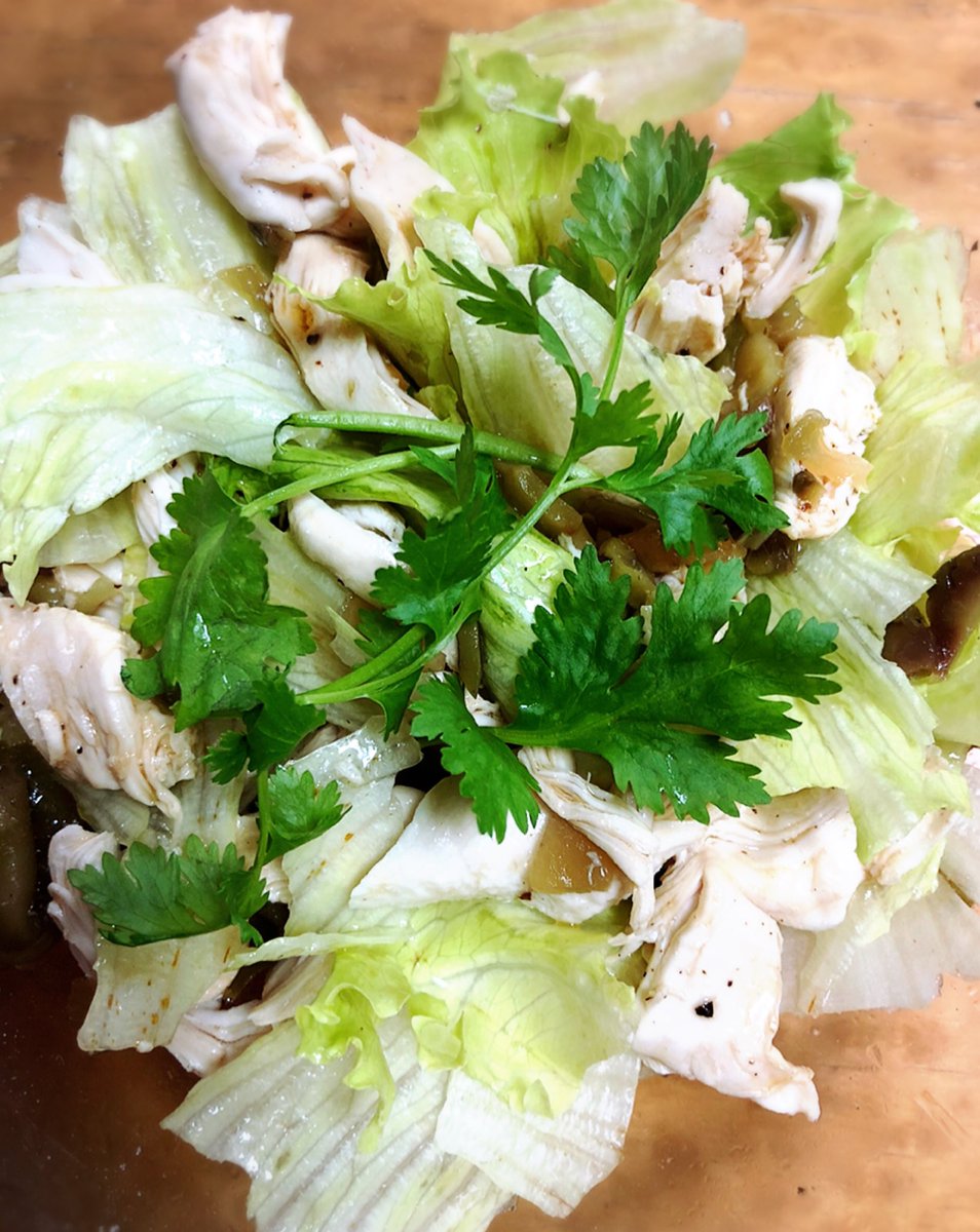 Uzivatel 伊藤かずえ Na Twitteru ささみとザーサイサラダ 鶏ささみ を茹で ザーサイをみじん切りにして レタスとごま油 胡椒で和えました パクチー乗せて ザーサイの塩味が効いてます