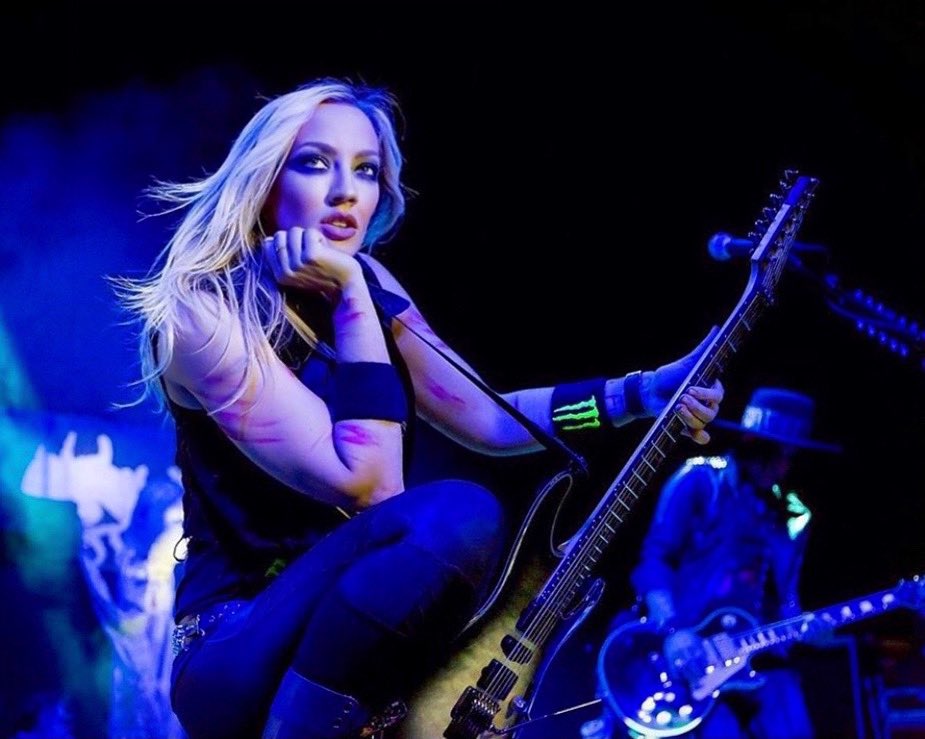 hurricanenita's tweet photo. What band are you most looking forward to seeing when concerts come back?⁣
⁣
I’ll just be over here waiting 🙇🏼‍♀️⁣

Also I love Tommy in the back looking like the Undertaker⚱️⁣
⁣
📸 Clay Lancaster https://t.co/Lb9Q2bNgEI
