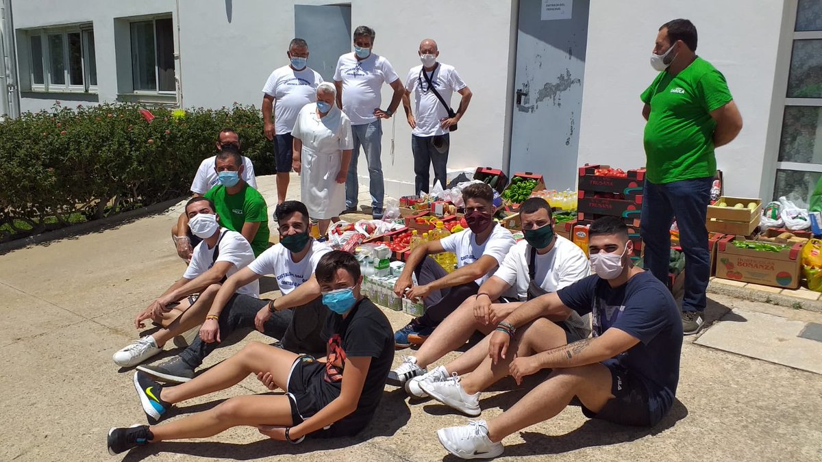CHumildadCh's tweet photo. Agradecemos todas vuestras muestras de solidaridad hacia los más necesitados. Juntos saldremos adelante. Que Nuestro Padre Jesús de la Humildad y Paciencia y María Santísima de las Lágrimas y Esperanza os protejan eternamente. https://t.co/07y5oyX0FT
