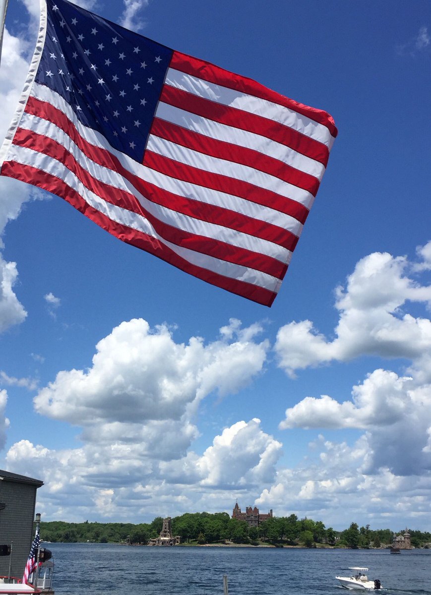 BoatToursSam's tweet photo. This is the view form the Alexandria Belle right now. Come enjoy the blue sky, blue water, a castle in the distance and good times to be had here in the Thousand Islands! https://t.co/5rpRSwPS0r