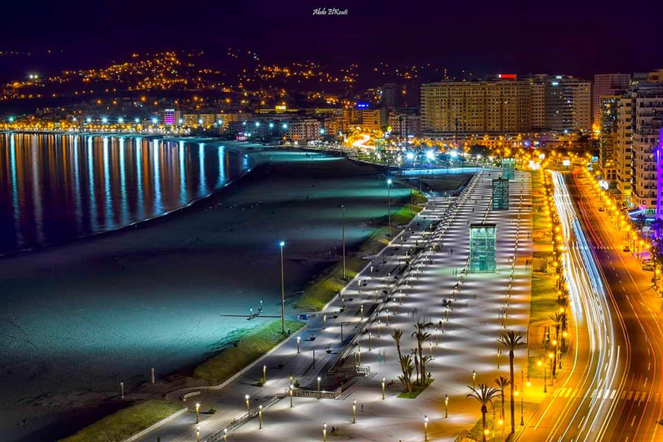 Avant de commencer, je précise qu’il faudrait idealement faire un thread pour chacune de ces réalisations, tellement elles ont un impact au niveau economique, social, et meme environnementale, mais je vais essayer de rester bref et precis. (Photo: Nouvelle Corniche de Tanger)