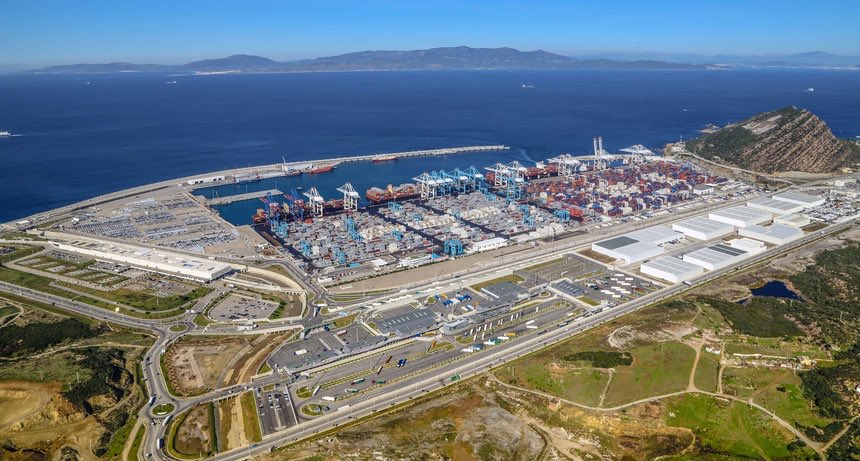 1. Le développement de la connectivité maritime. Depuis l’inauguration de  #Tanger Med, le  #Maroc est rentré dans le top 20 pays les mieux connectés au Monde. Ce port à contenneur est le plus grand d’Afrique. Le port de Nador sera quant à lui le plus grand port de transbodement.