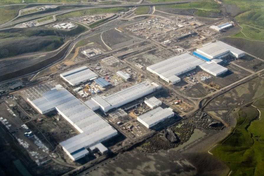 2. L’industrie automobile. En moins de 10 ans, le secteur est devenu la premiere source d’exportation du Maroc, devant le phosphate, à 8 Milliards de $/an. L’usine  #Renaut de Tanger est emblématique de la reussite marocaine (340.000 voitures par an et +60% d’integration)