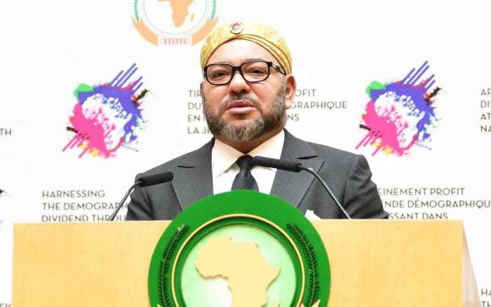 9. Diplomatie. Depuis 1999, le Roi a réalisé plus de 45 deplacements en Afrique. Cette offensive diplomatique culmine avec le retour triomphant du Maroc à l’Union Africaine malgrés l’opposition du voisin de l’est. Le Maroc s’est également rapproché de la Russie et de la Chine