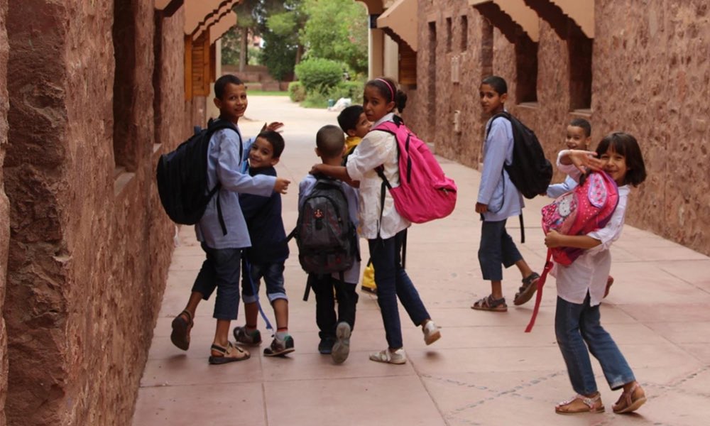 Bien qu’ayant realisé des avancées importantes, le Roi a encore beaucoup de travail pour que chaque citoyen marocain puisse vivre dans la dignité sociale et la prospérité economique. Des efforts importants restent à fournir dans la santé et le système éducatif notamment.